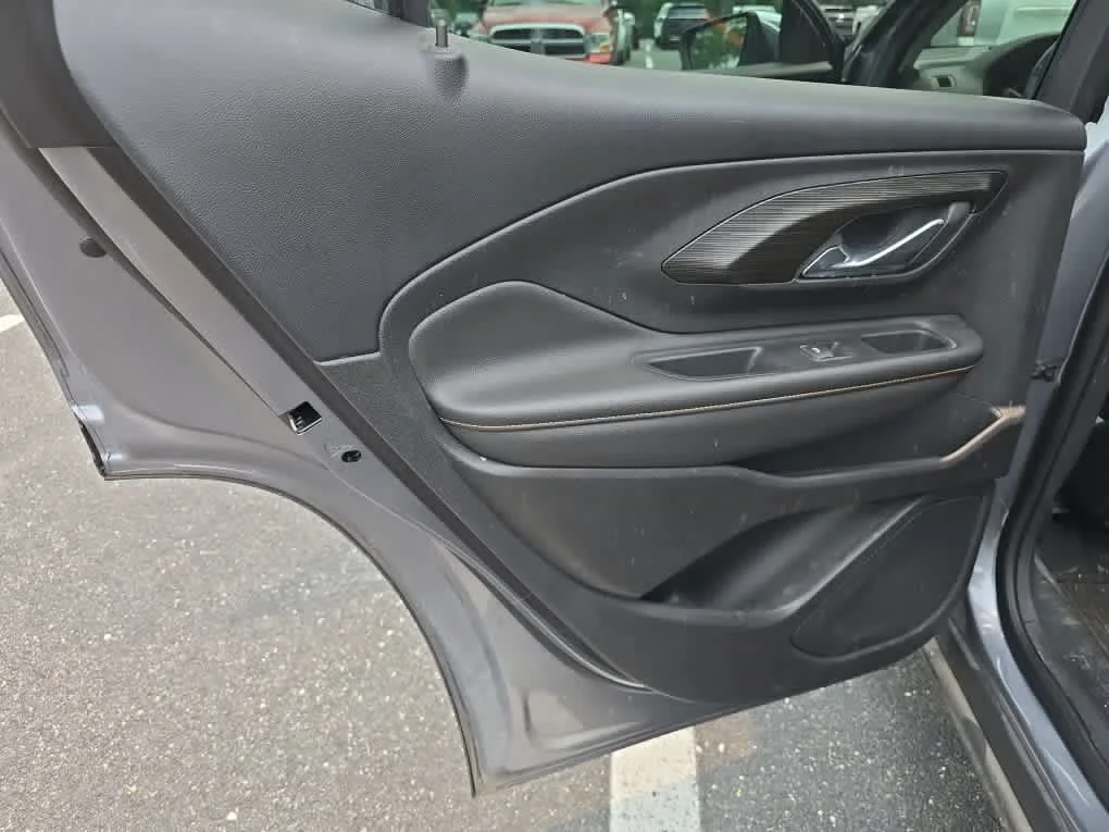 Used 2019 Satin Steel Metallic GMC SLT image 11