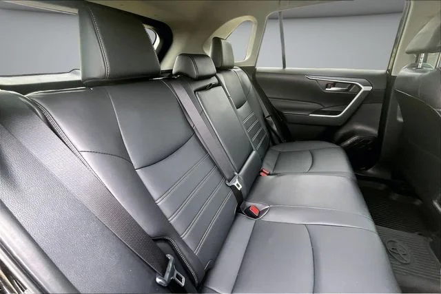 Used 2025 Midnight Black Metallic Toyota XLE Premium image 24