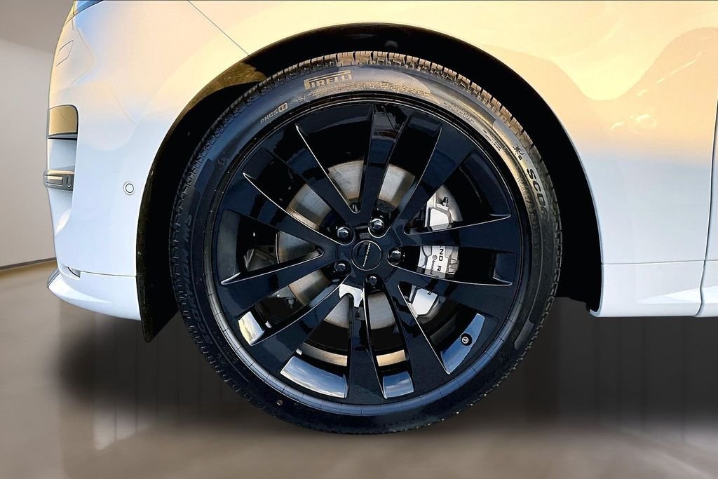 New 2026 FUJI WHITE Land Rover Dynamic SE image 13