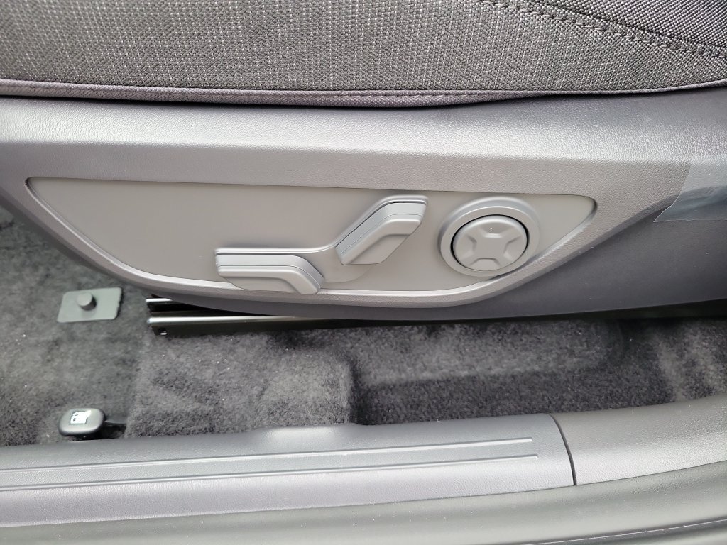 New 2027 Pale Gray Kia S image 21