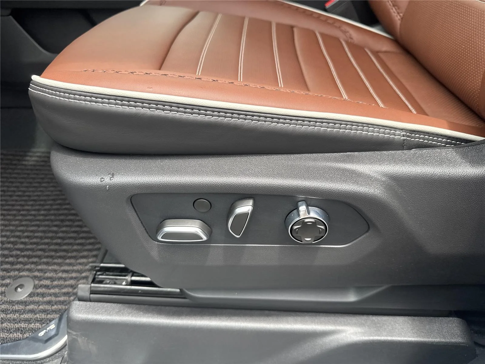 New 2026 Glacier White Tricoat GMC Denali Ultimate image 12
