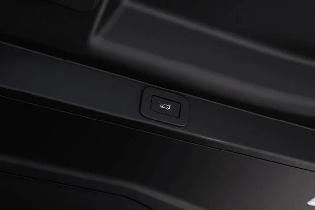 New 2026  Land Rover SE image 69