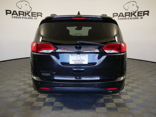 Used 2019 Brilliant Black Crystal Pearlcoat Chrysler Touring L Plus image 6