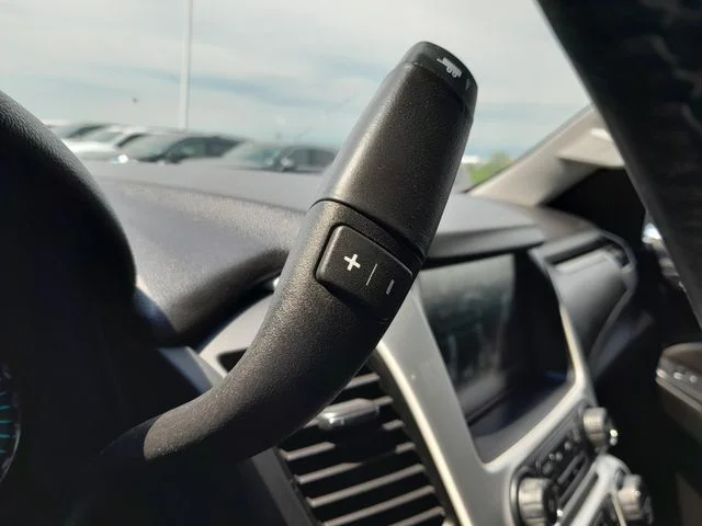 Used 2018 White GMC SLT image 17