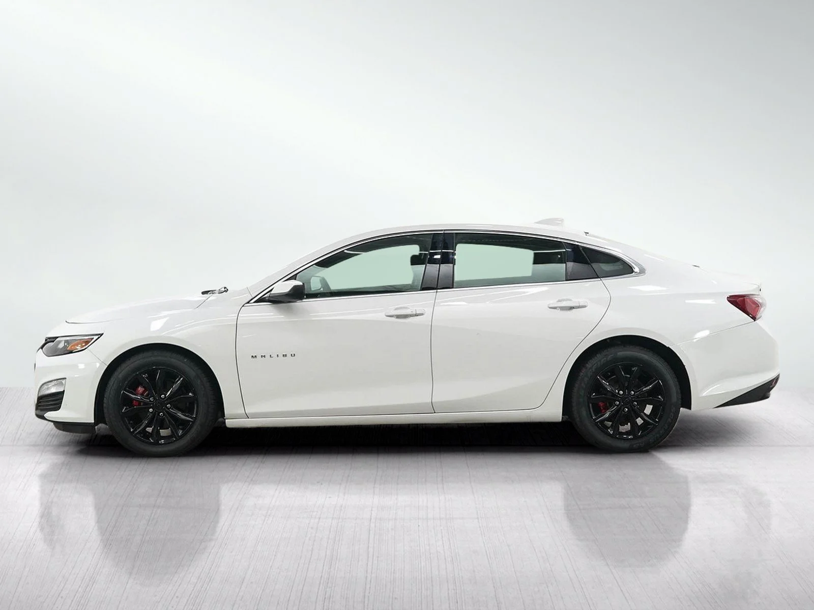 Used 2020 Chevrolet Malibu 1LT with VIN 1G1ZD5ST2LF071615 for sale in Bloomington, Minnesota