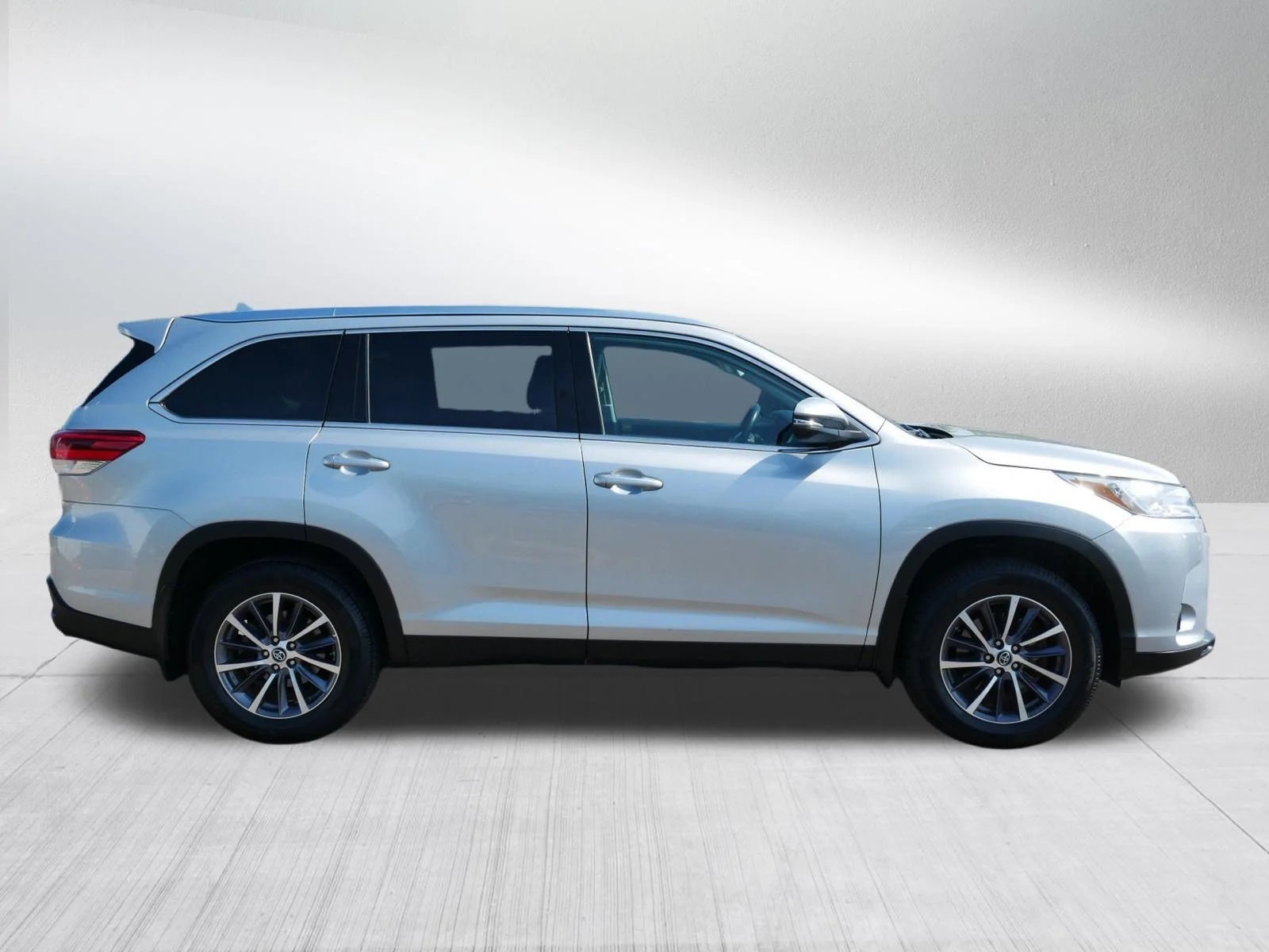 Used 2019 Celestial Silver Metallic Toyota XLE image 8