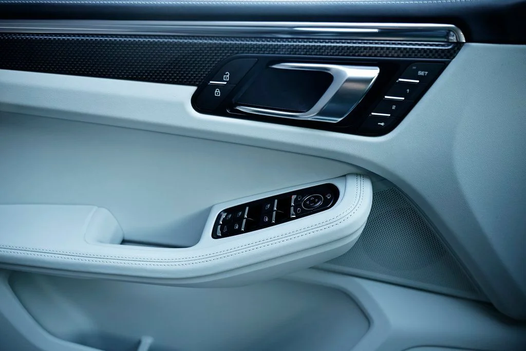 2026 Porsche Macan T - Photo 17