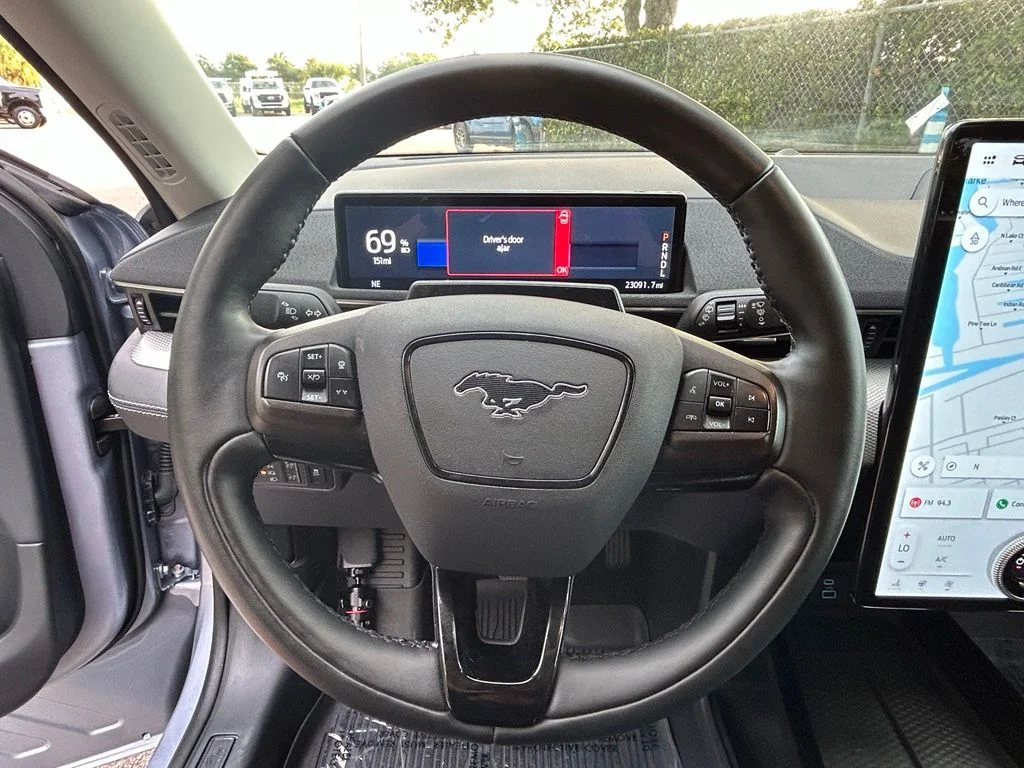 Used 2022 Ice Blue Ford Select image 15