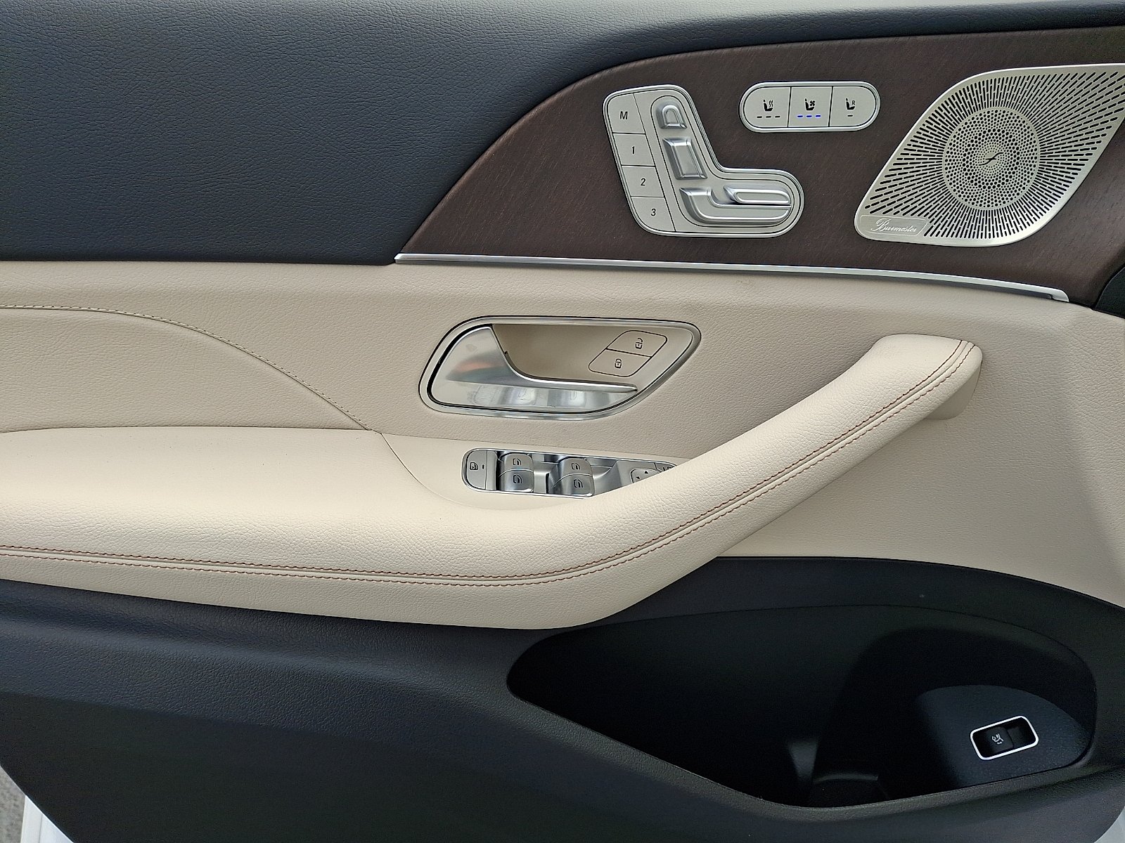 New 2027 Polar White Mercedes-Benz GLS 450 image 10