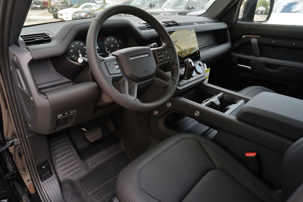 New 2026 Santorini Black Land Rover S image 12