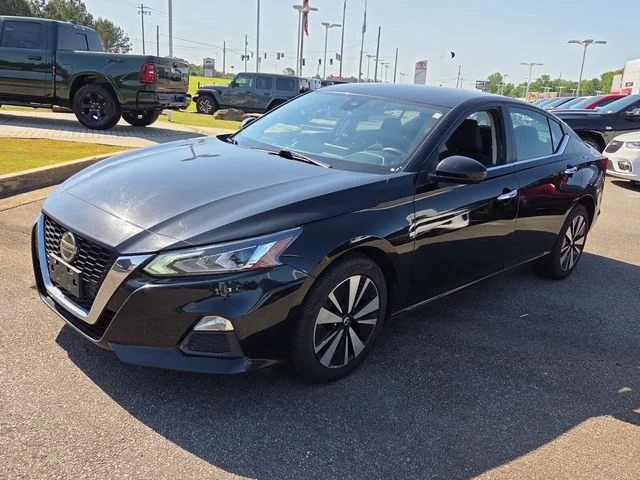 Used 2022 Black Nissan 2.5 SV image 3