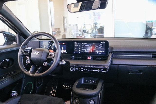 2025 Hyundai IONIQ 5 N - Photo 12