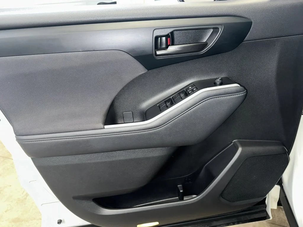 Used 2023 Wind Chill Pearl Toyota L image 7