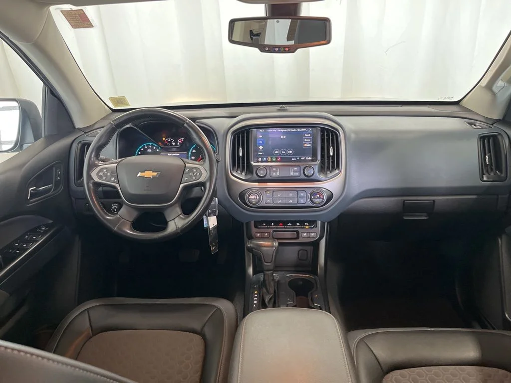 Used 2020 Silver Chevrolet Z71 image 9