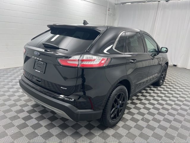Used 2022 Agate Black Metallic Ford SEL image 5