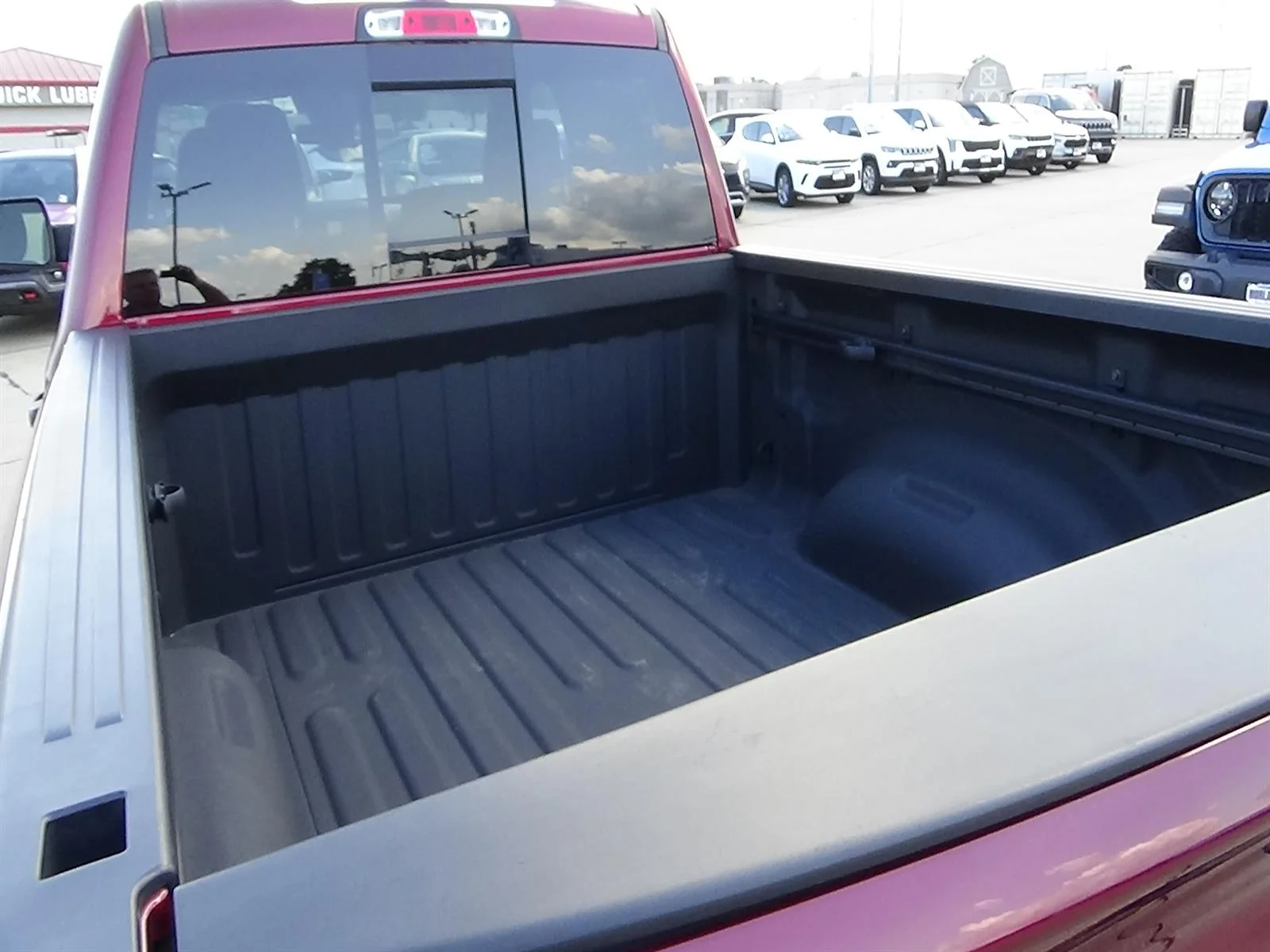 Certified Used 2025 Delmonico Red Pearl Coat (prv) RAM Tradesman image 11