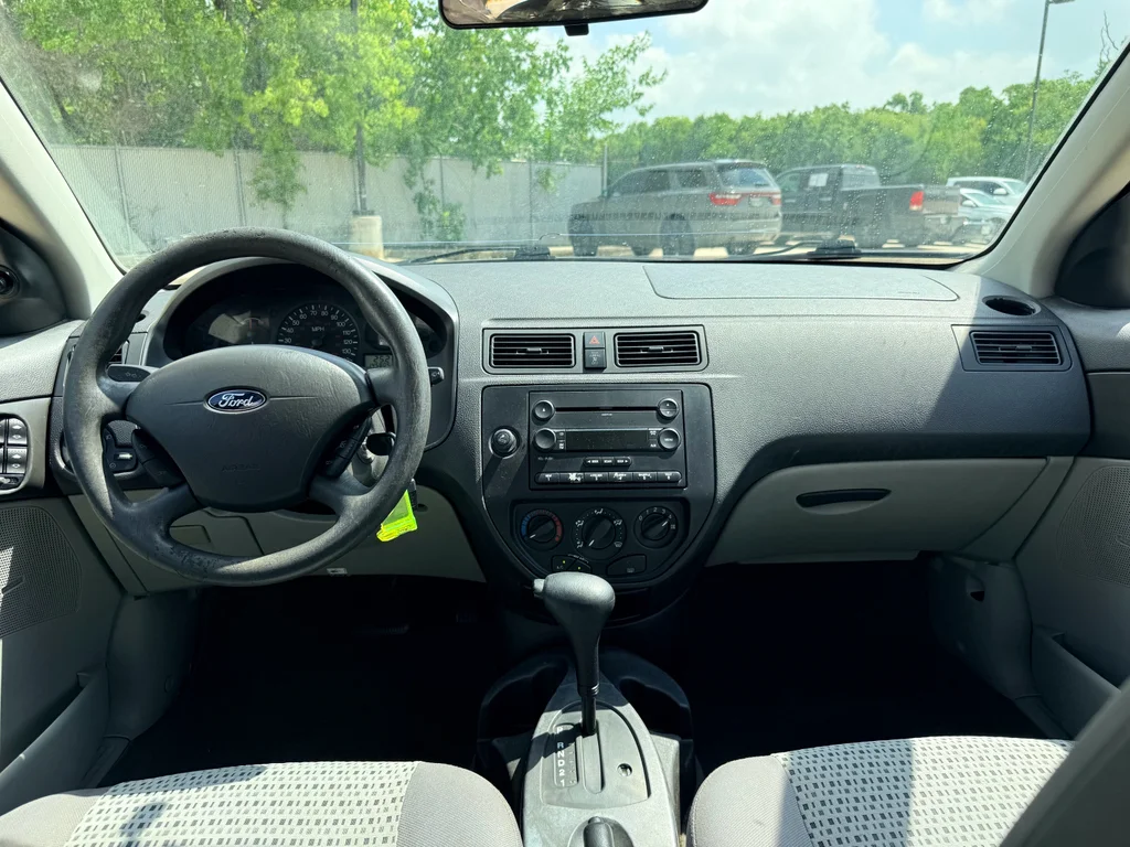Used 2006 Infra-Red Clearcoat Ford SE image 22