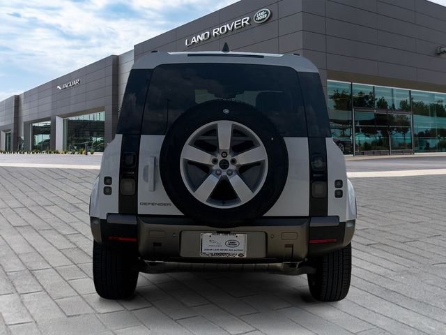 New 2026 Fuji White Land Rover S image 4