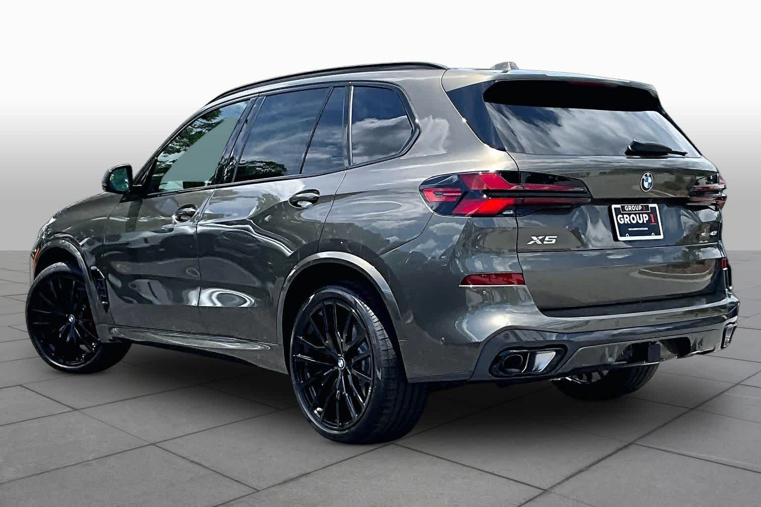 New 2026 Manhattan Green Metallic BMW sDrive40i image 12