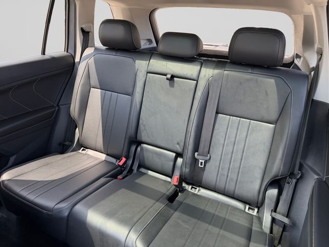 2022 Volkswagen Tiguan SE - Photo 13