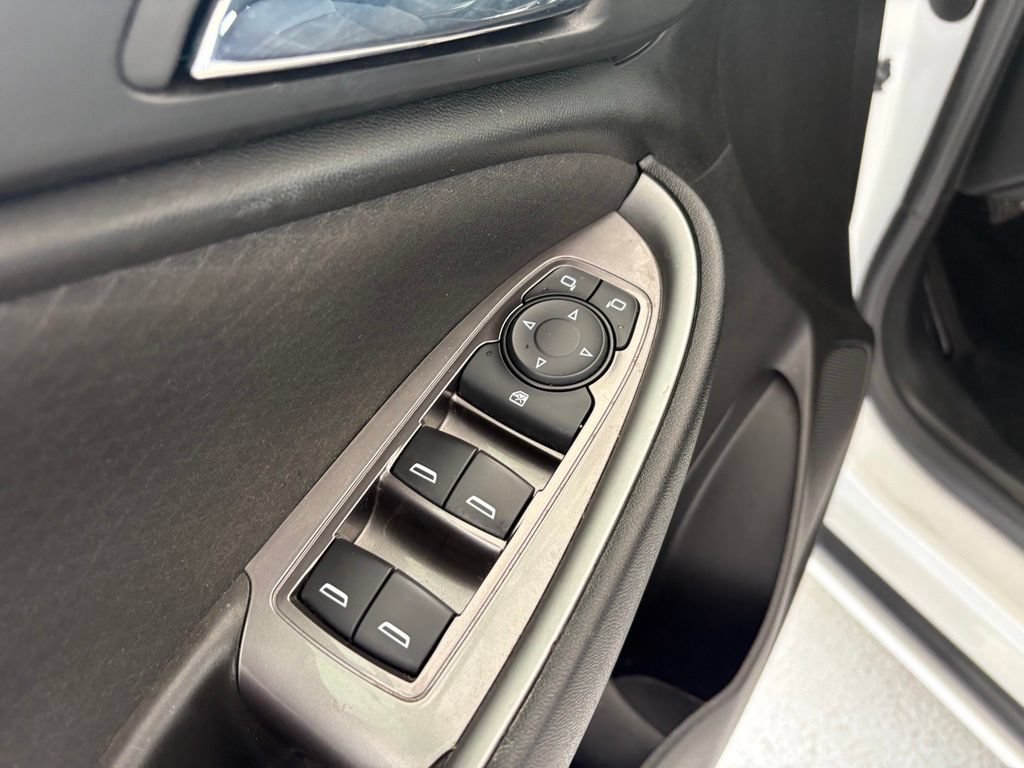Used 2021 SUMMIT WHITE Chevrolet RS image 25