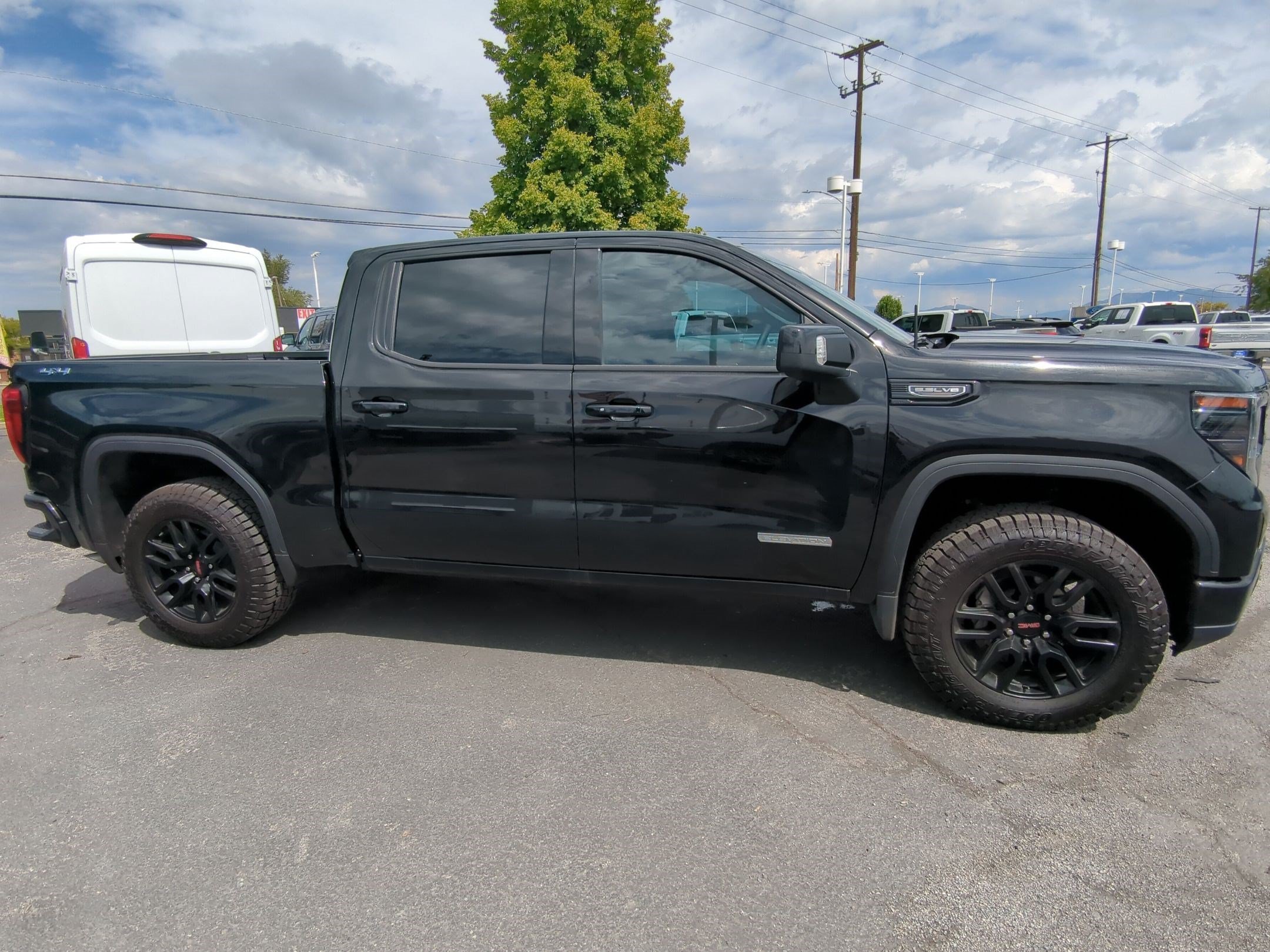 Used 2024 Onyx Black GMC Elevation image 2