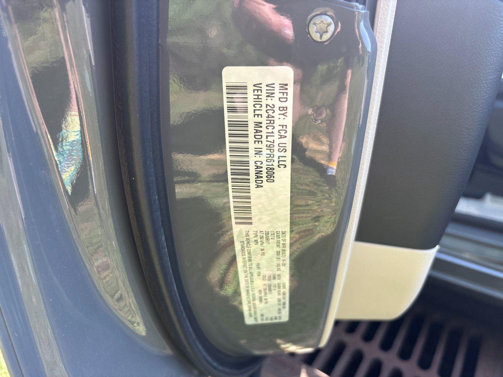 Used 2023 Ceramic Gray Clearcoat Chrysler Hybrid Touring L image 12