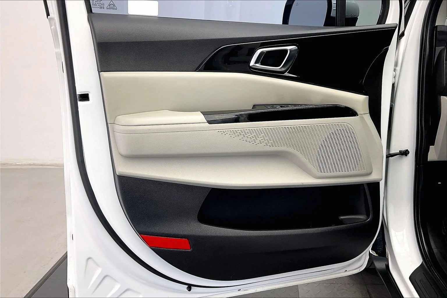 Used 2024 Snow White Pearl Kia EX image 26