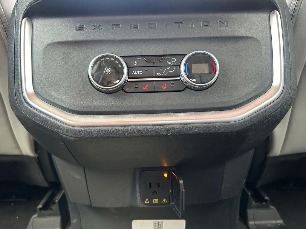 Used 2025 Black Ford Platinum image 25
