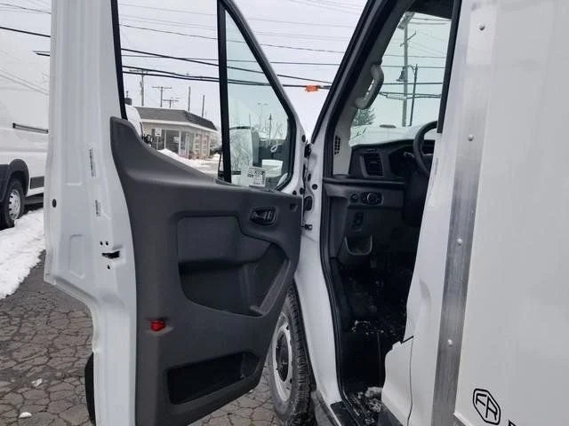 New 2026 Oxford White Ford Cutaway image 47