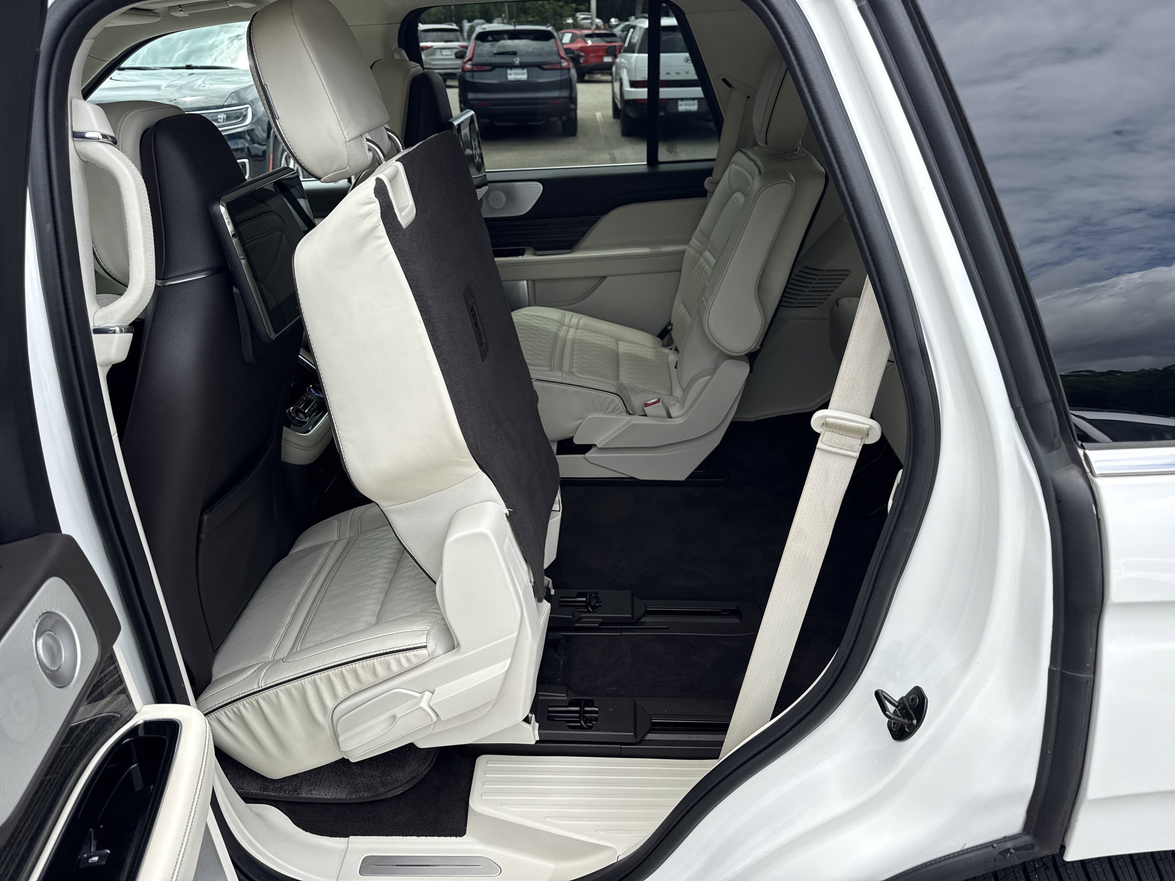 Used 2021 Pristine White Lincoln Black Label image 13