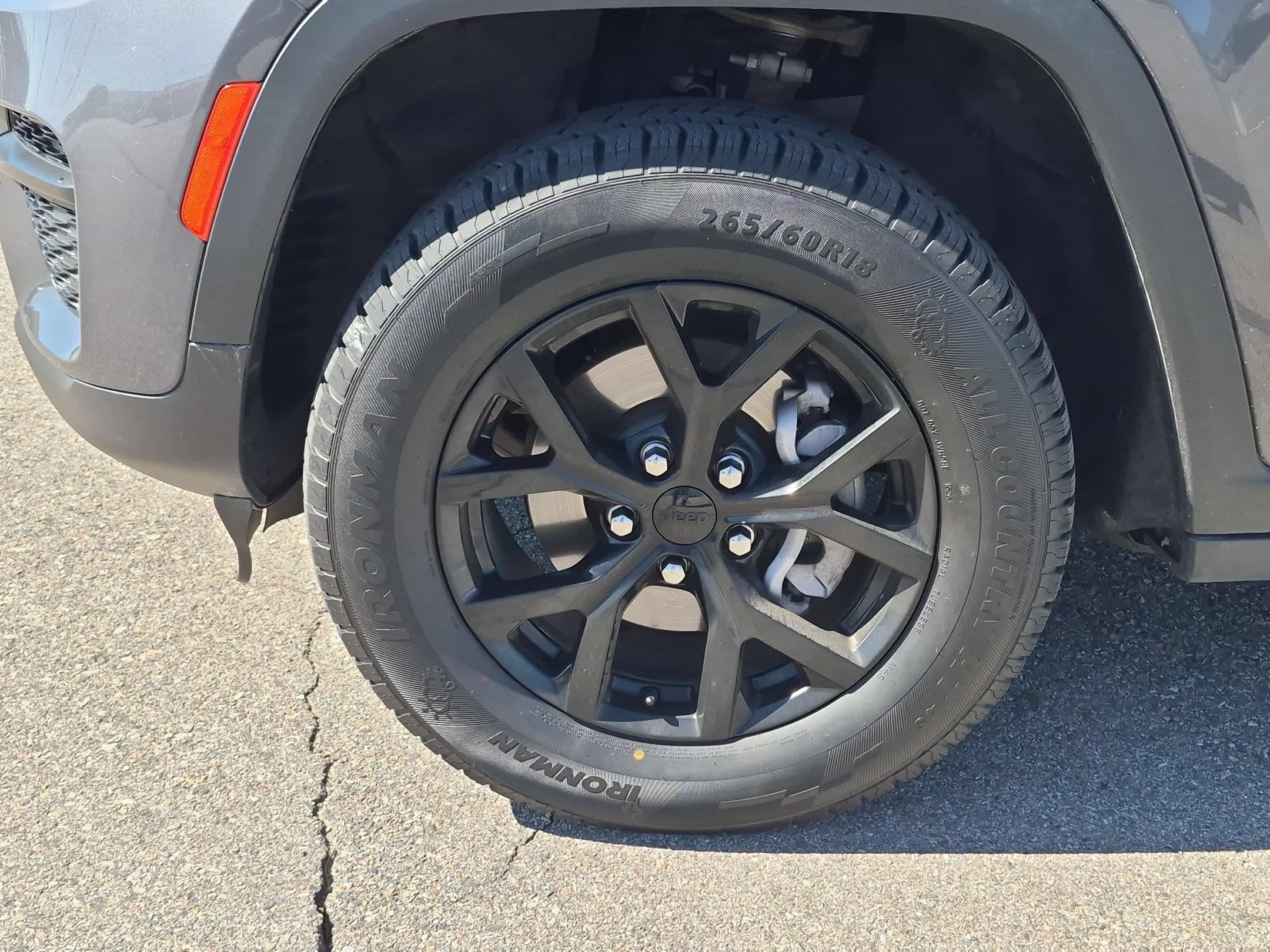 Used 2024 Baltic Gray Metallic Clearcoat Jeep Altitude image 11