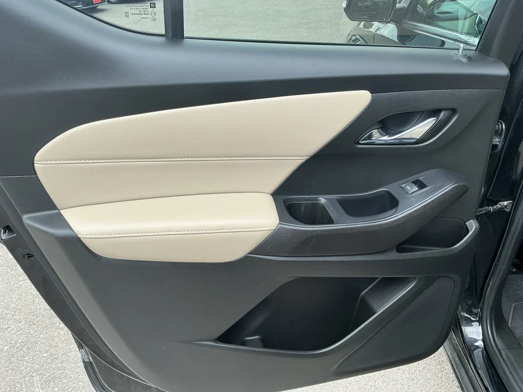 Used 2022 Mosaic Black Metallic Chevrolet LT Cloth image 17
