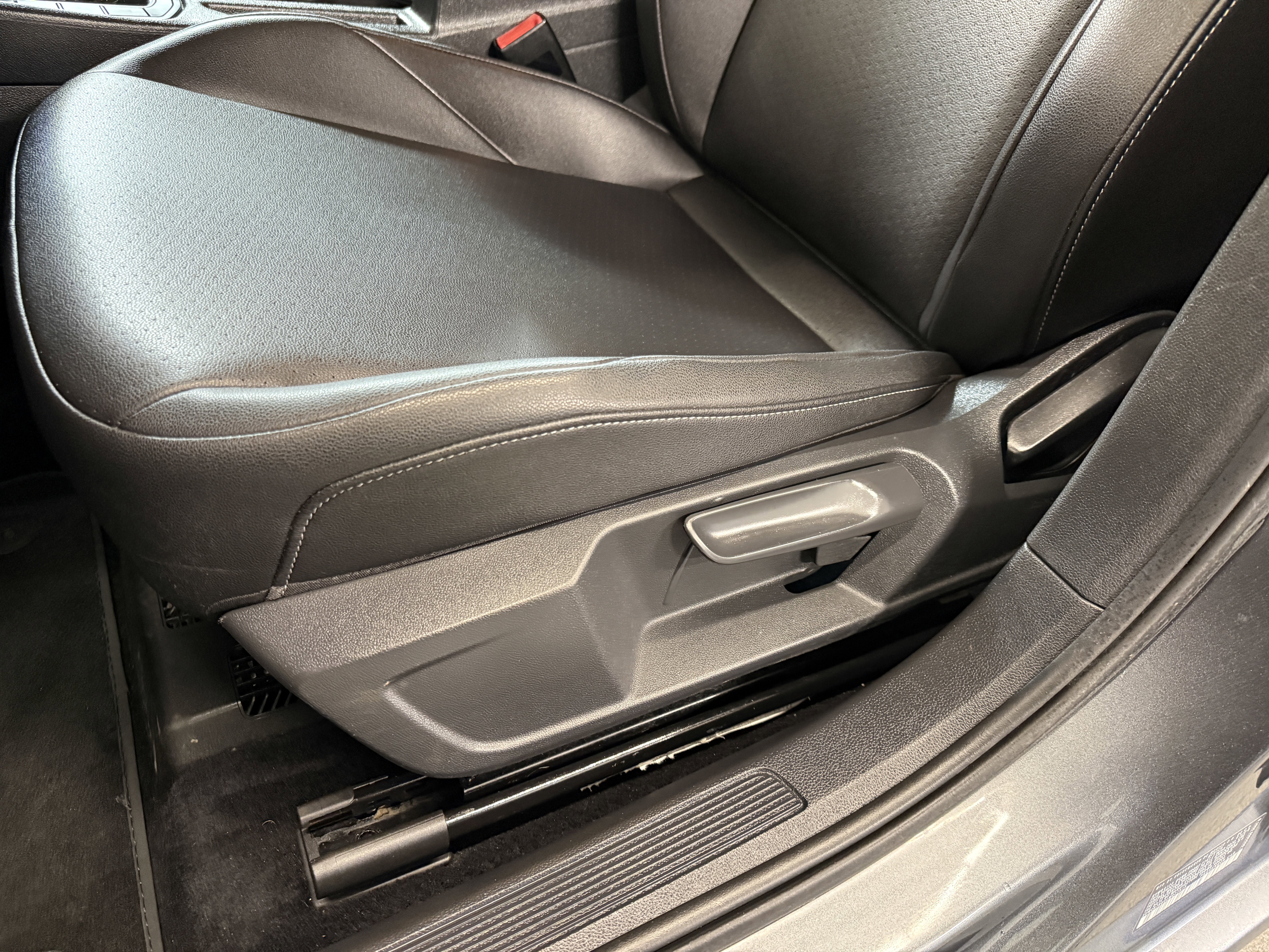 Used 2020 Platinum Gray Metallic Volkswagen SEL image 12