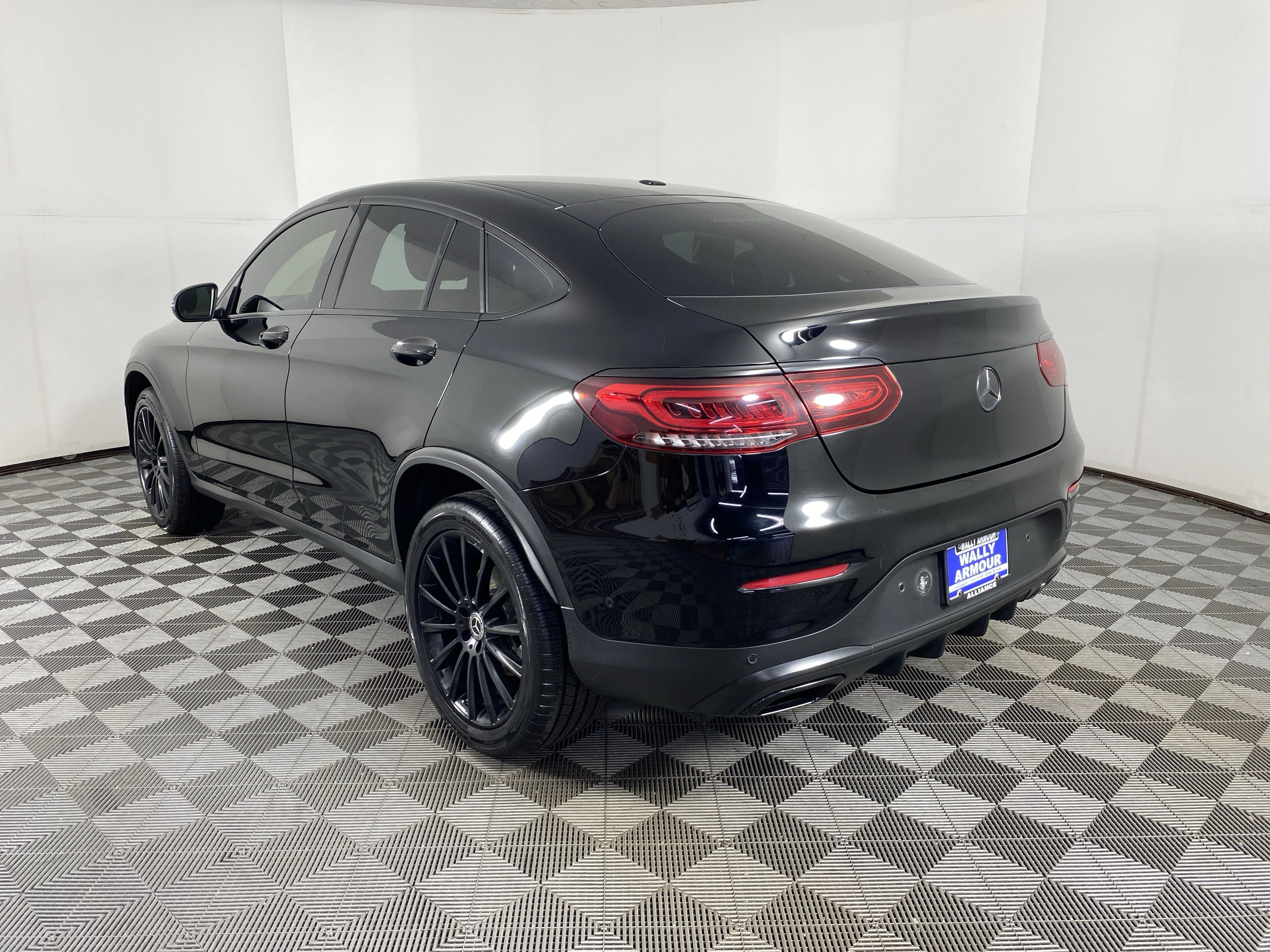 Used 2021 Obsidian Black Metallic Mercedes-Benz GLC 300 image 9