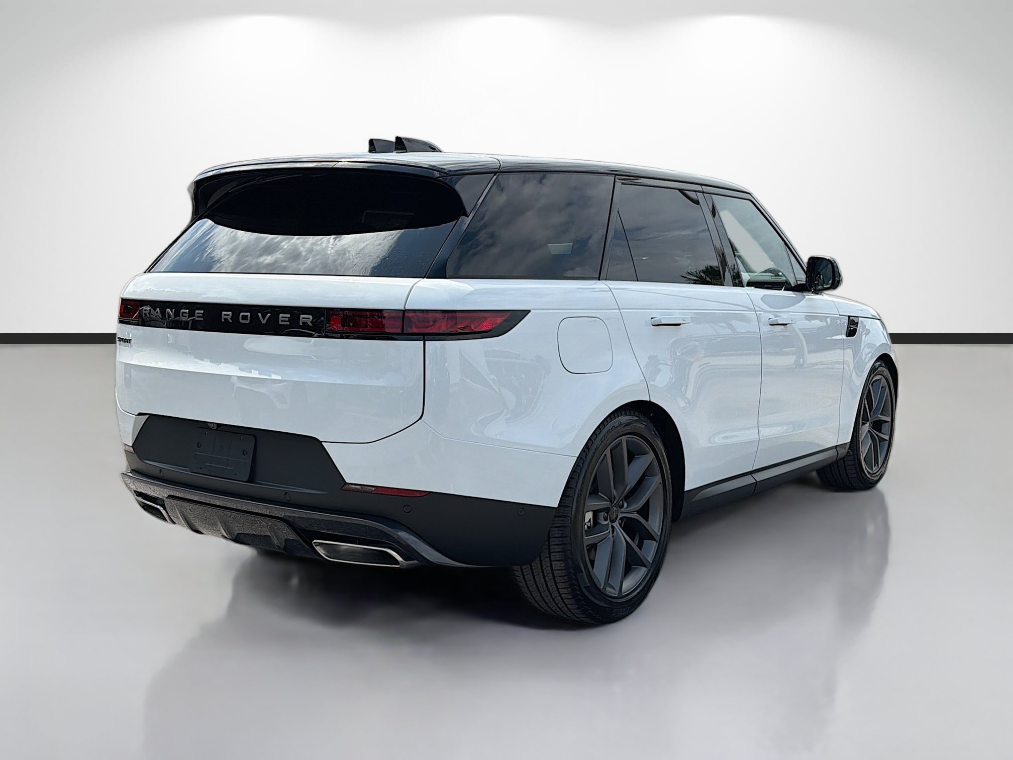 New 2026 Fuji White Land Rover SE image 5