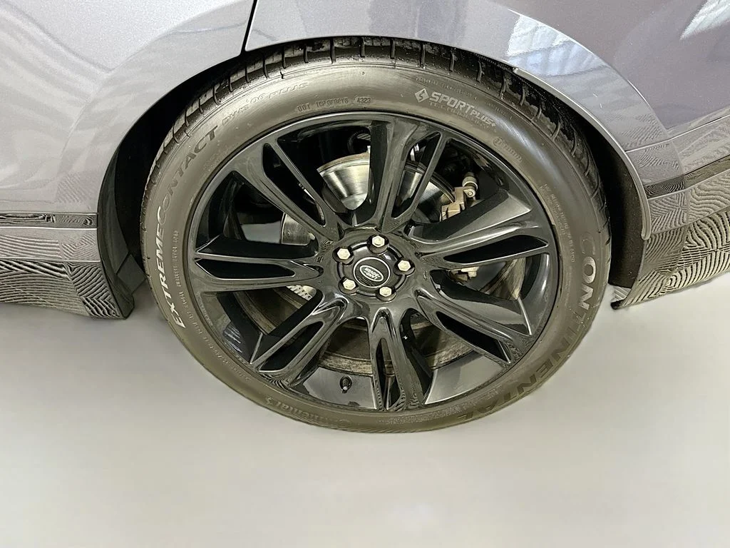 Used 2021 Eiger Gray Metallic Land Rover R-Dynamic HSE image 30