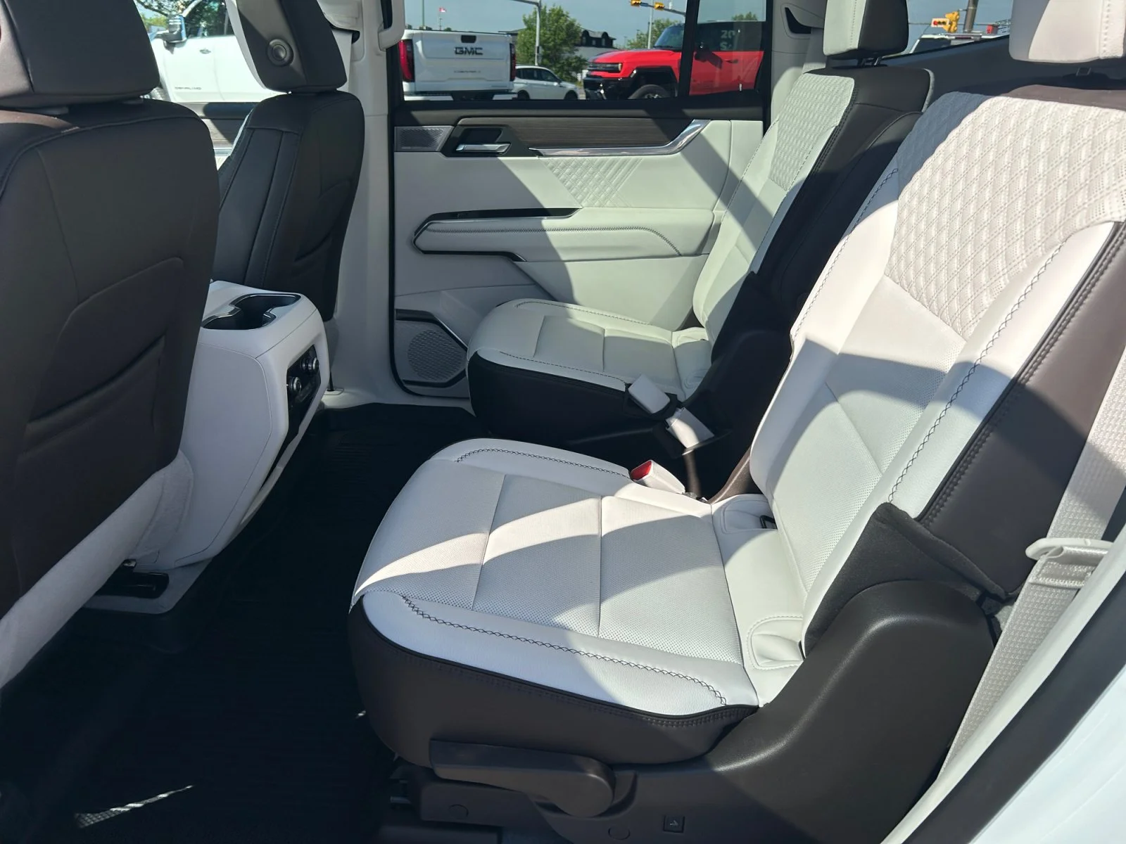 Used 2025 Summit White GMC Denali AWD Leather Sunroof Navigation image 19