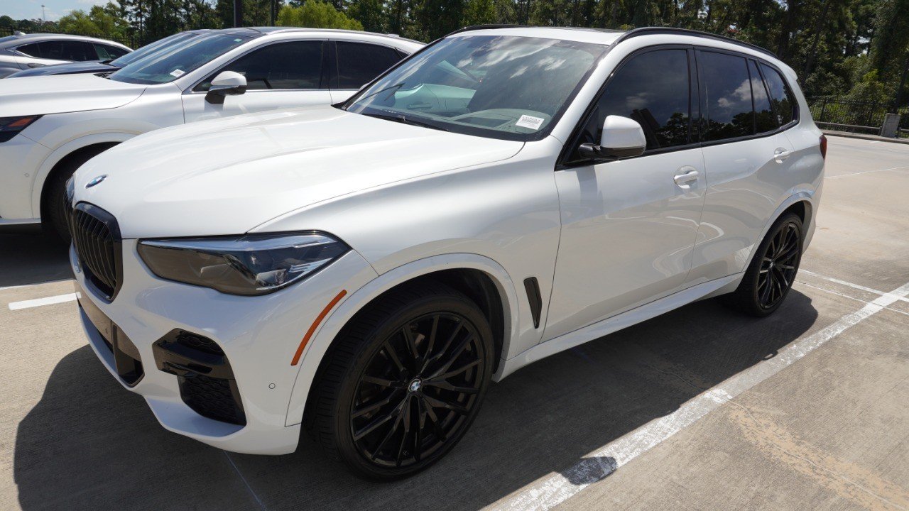 Used 2022 White BMW sDrive40i image 5