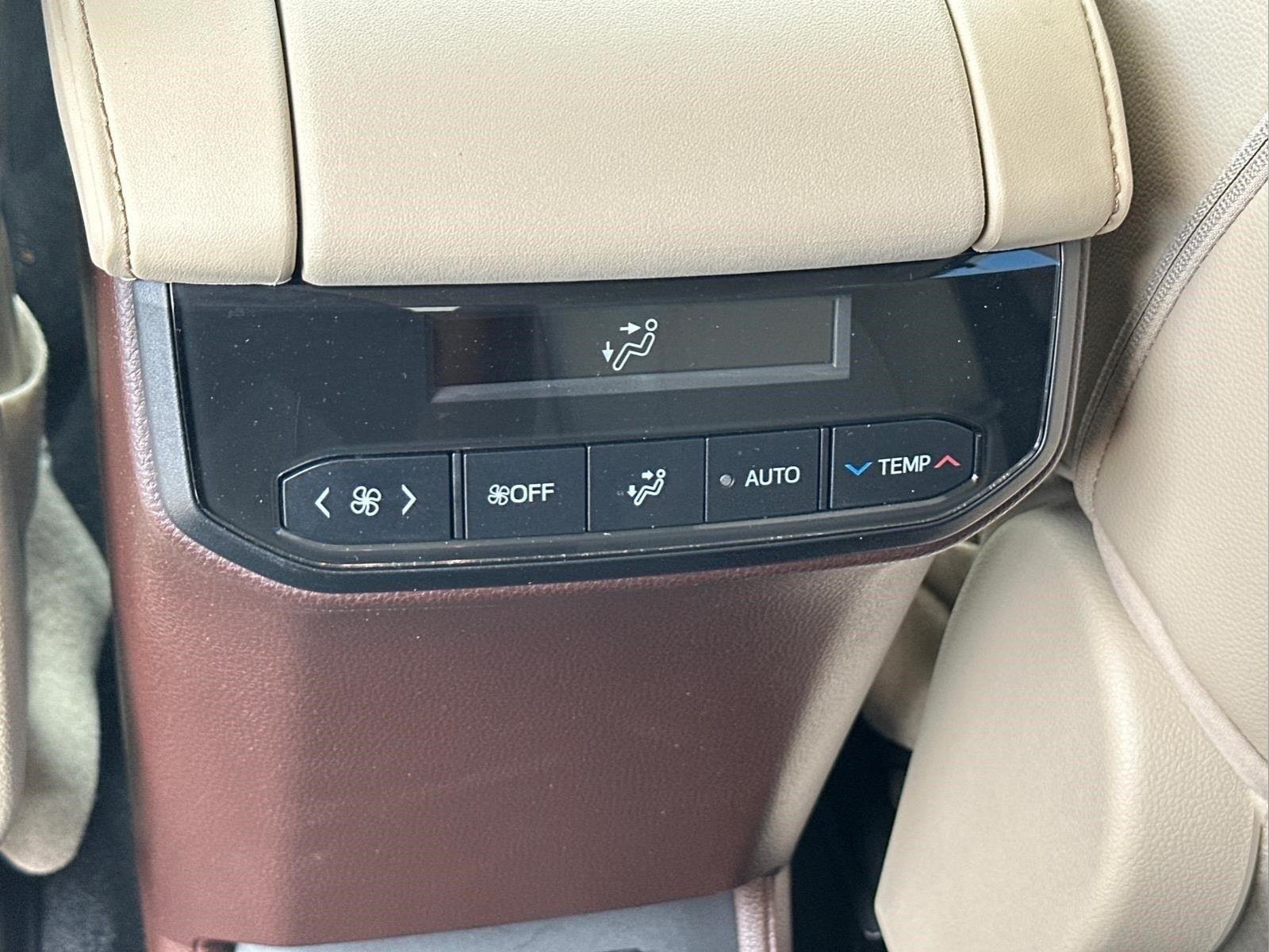 Used 2020  TOYOTA  image 16