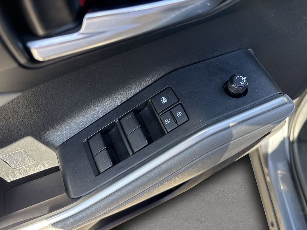 2021 Toyota Highlander XLE - Photo 18