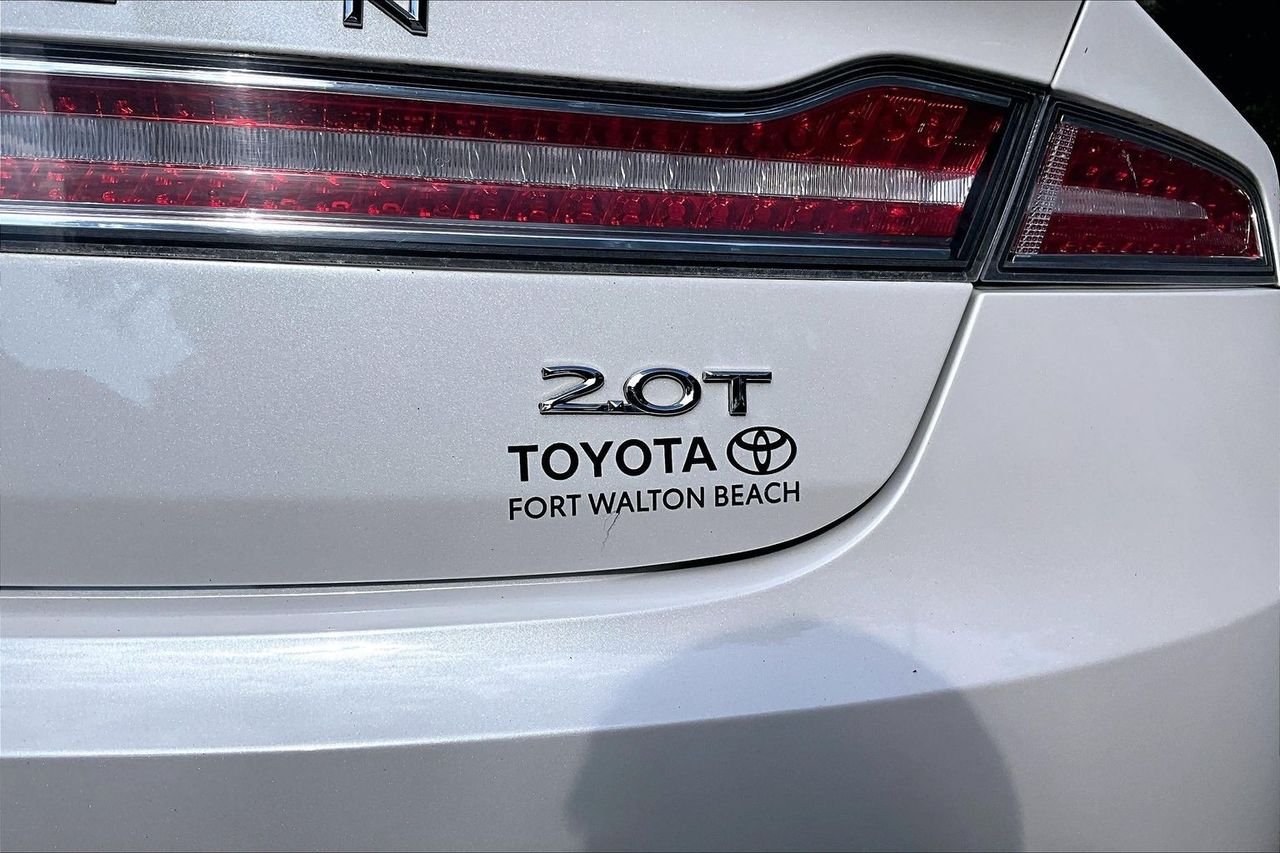 Used 2017 White Lincoln Reserve image 21