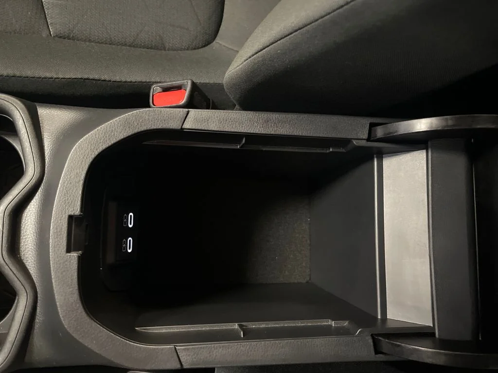 2025 Toyota RAV4 XLE - Photo 24