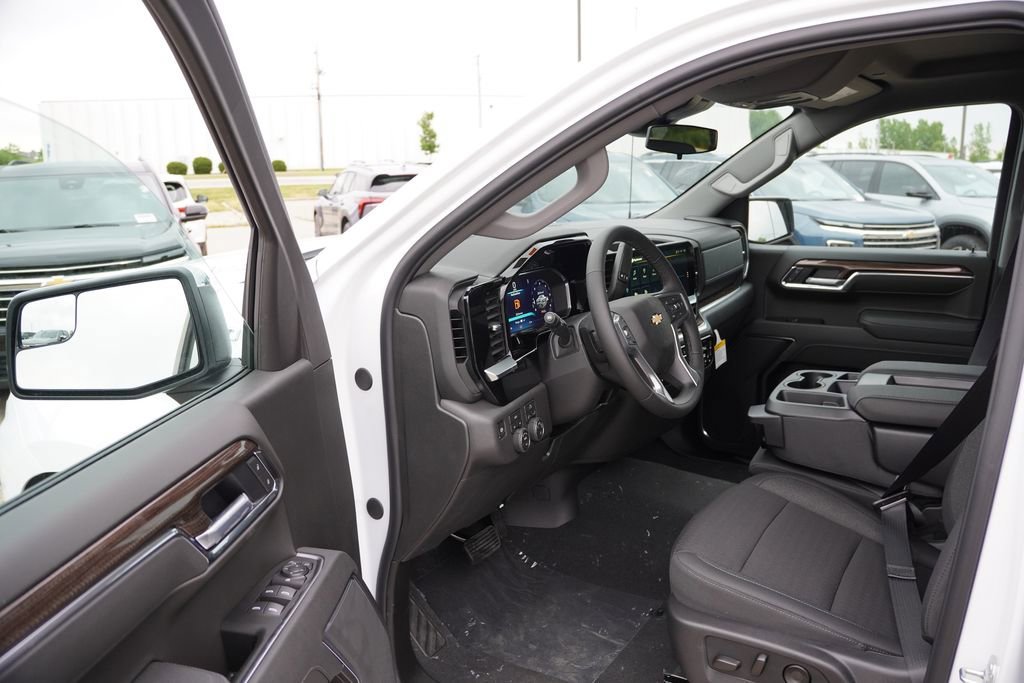 New 2026 Summit White Chevrolet LT image 10