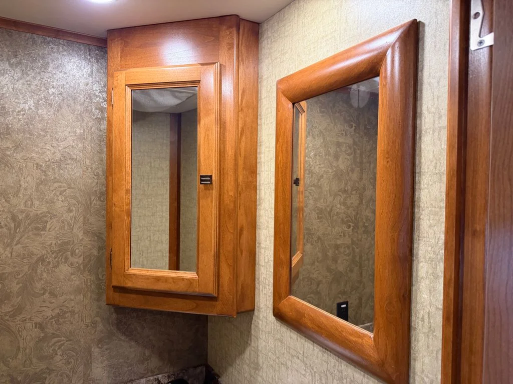 Used 2014  Tiffin  image 77