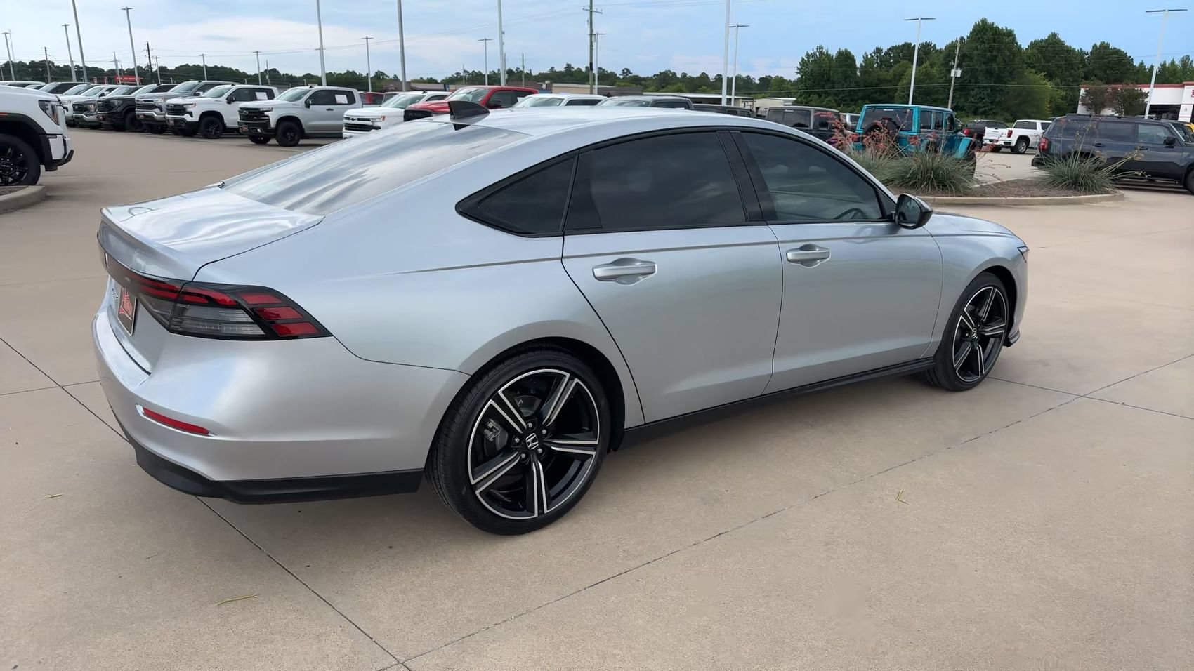 Used 2026 Silver Honda SE image 9