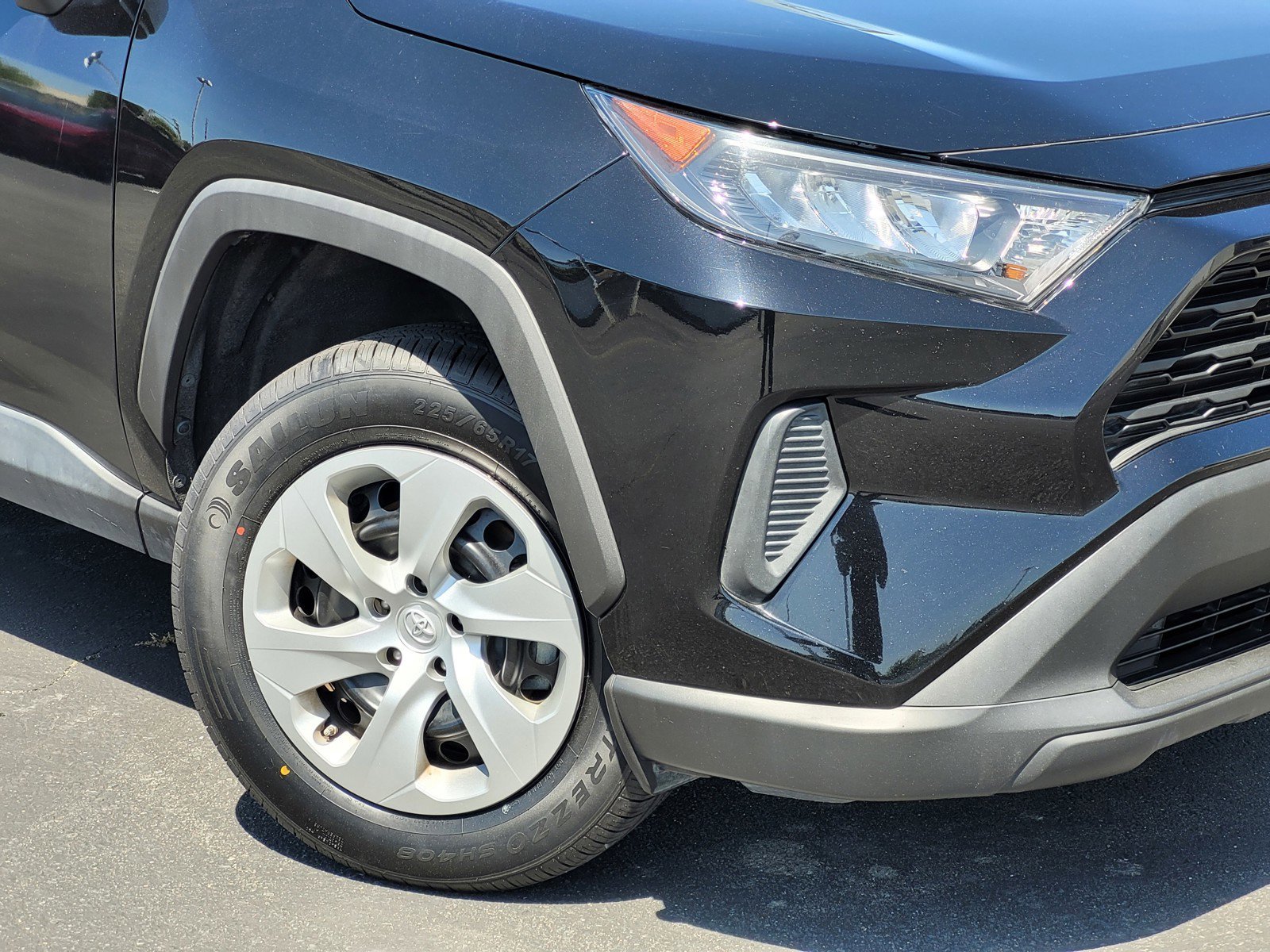 Used 2022  Toyota LE image 9