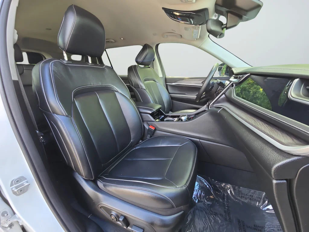 Used 2022 White Jeep Limited image 27