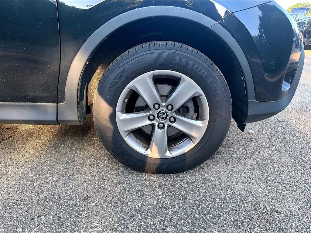Used 2015 Black Toyota XLE image 7