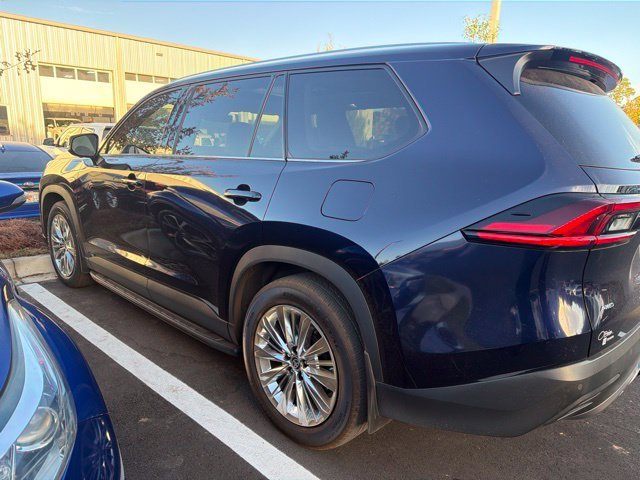 Used 2025  Toyota Platinum image 3